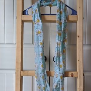 Daisy scarf